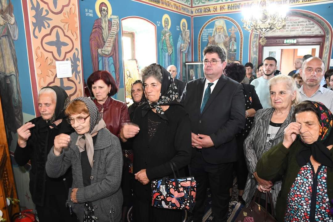 Sărbătoarea hramului Sfântului Dumitru și prezența papucelului sfântului Gherasim au adus o binecuvântare specială comunității Parohiei Stănești