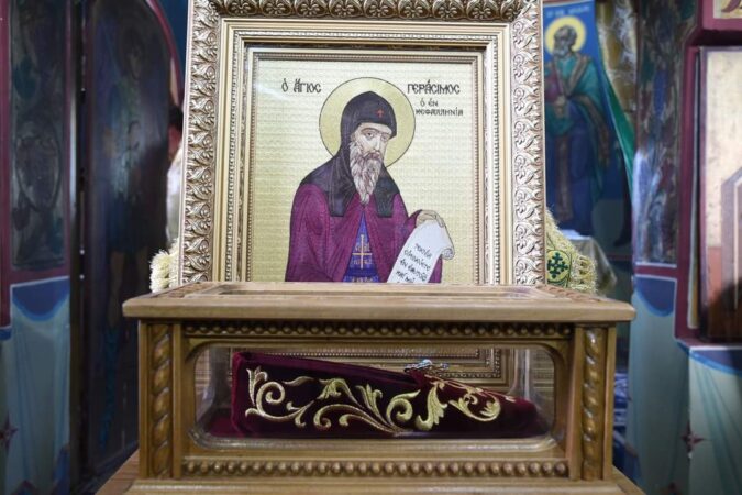Papucelul sfântului Gherasim, o binecuvântare specială pentru comunitatea Parohiei Stănești din orașul Răcari