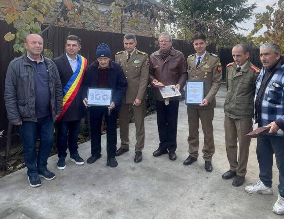 Veteranul de război, Constantin Dobre a fost sărbătorit de către Primăria Corbii Mari și Garnizoana Târgoviște, la împlinirea a 100 de ani