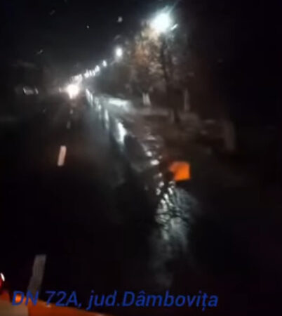 Risc de ploaie înghețată,intervenții ale utilajelor de deszăpezire SDN Târgoviște pe DN 72A Târgoviște-Câmpulung.VIDEO