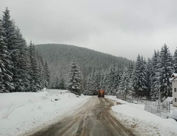 Situația drumurilor naționale cu restricții de circulație din cauza fenomenelor meteorologice extreme