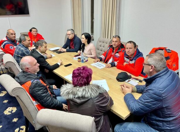 S-au suspendat protestele de la serviciile de ambulanță, și totodată GREVA FOAMEI declanșată de președintele Federației Ambulanța și cei 8 lideri de sindicat