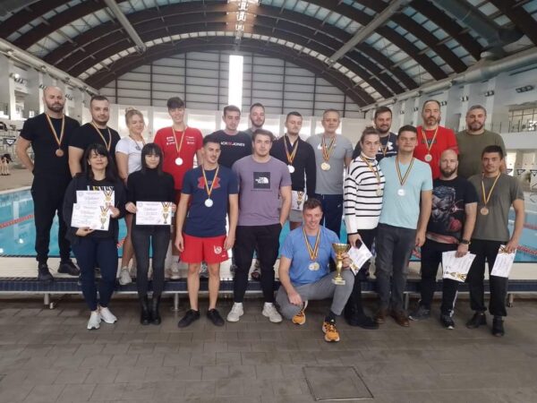 Festivitatea de premiere a concurenților de la Campionatul de Înot al Ministerului Afacerilor Interne