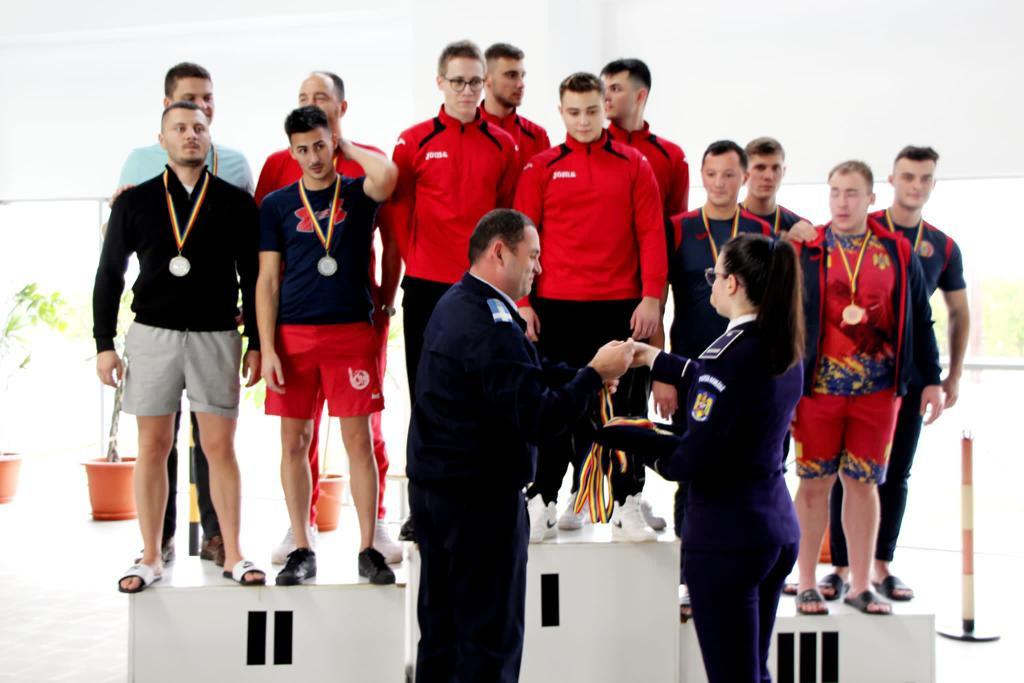 Festivitatea de premiere a concurenților de la Campionatul de Înot al Ministerului Afacerilor Interne, concursul a fost organizat de Centrul Cultural