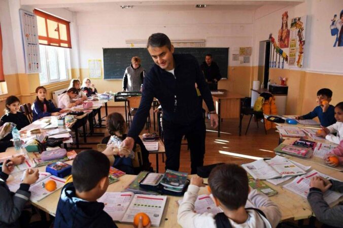 Luni,8 ianuarie, elevii se întorc la școală și vor începe cel de-al treilea modul din acest an școlar