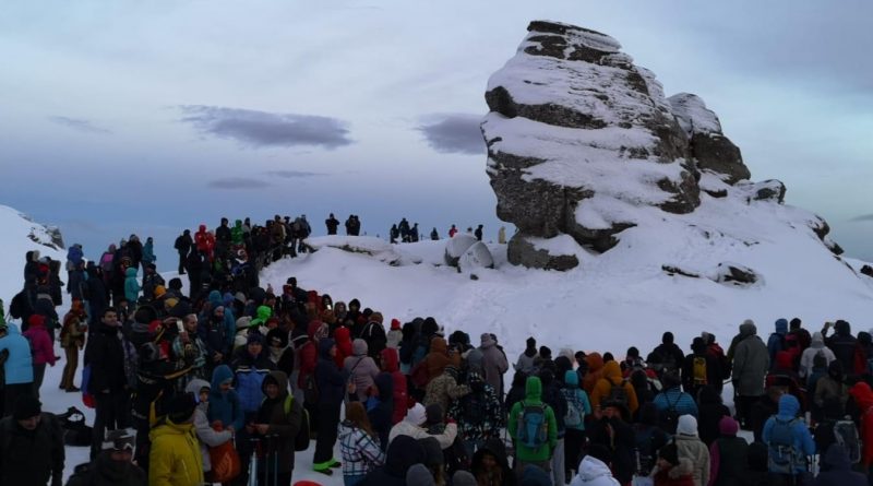 AVERTISMENT: Turiştii care merg astăzi la Ziua  Sfinxului, sunt rugați să respecte recomandările salvamontiștilor și jandarmilor montani 