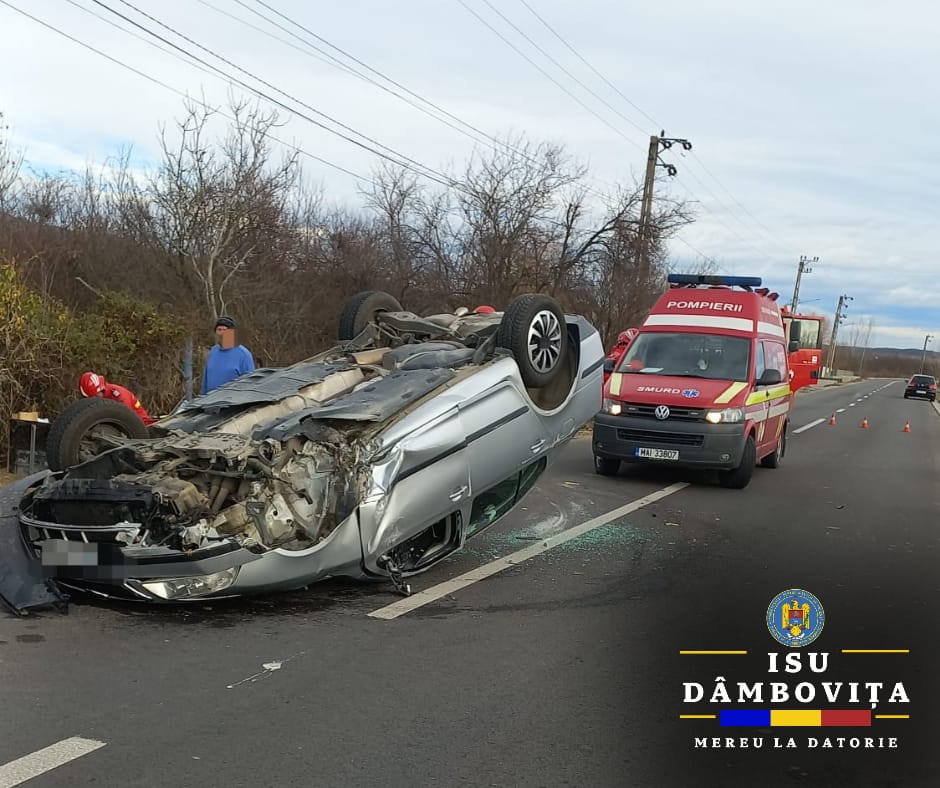 A văzut moartea cu ochii în ziua de Crăciun , s-a răsturnat cu mașina , pompierii intervin acum în cazul unui eveniment rutier în comuna Gura Ocniței, DJ 720, unde un autoturism a ieșit în afara părții carosabile.