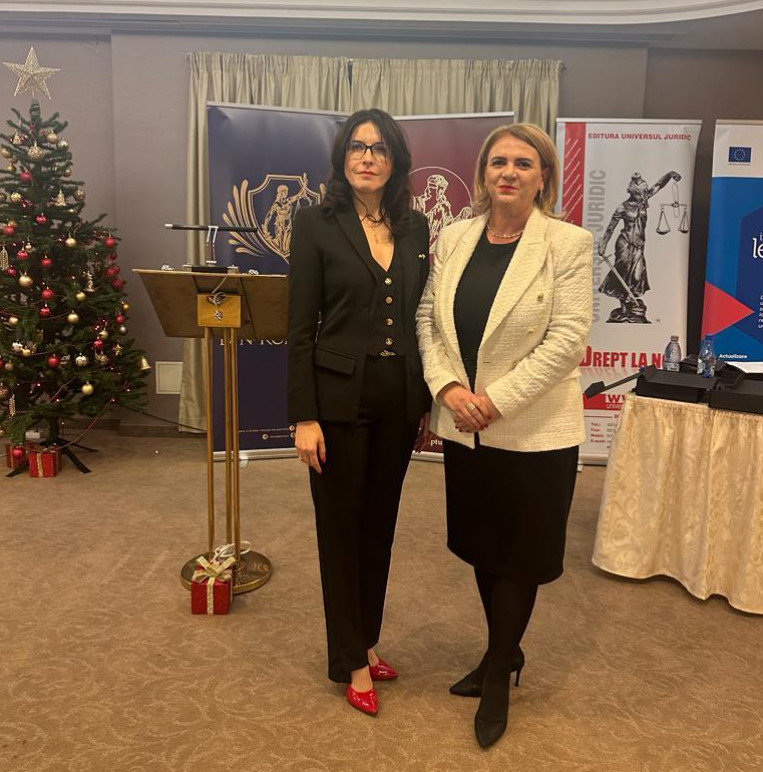 Conf. univ. dr. Claudia Gilia și conf. univ. dr. av. Denisa Barbu au onorat invitația la GALA "PREMIILOR ȘTIINȚIFICE ALE UNIUNII JURIȘTILOR DIN ROMÂNIA”
