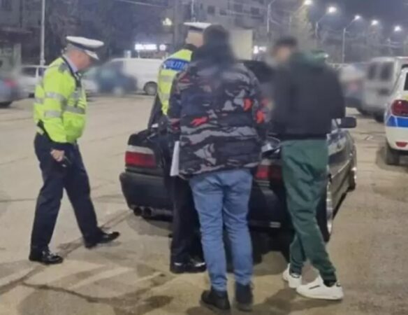 Polițiștii dâmbovițeni sunt prezenți pe toate drumurile din Dâmbovița Polițiștii dâmbovițeni sunt prezenți pe toate drumurile din Dâmbovița. În cursul nopții de 30 spre