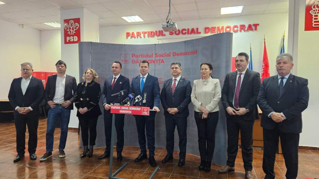 Președintele PSD Dâmbovița, Corneliu Ștefan alături de prim-vicepreședintele PSD Dâmbovița, senatorul Titus Corlățean, secretarul executiv al organizației