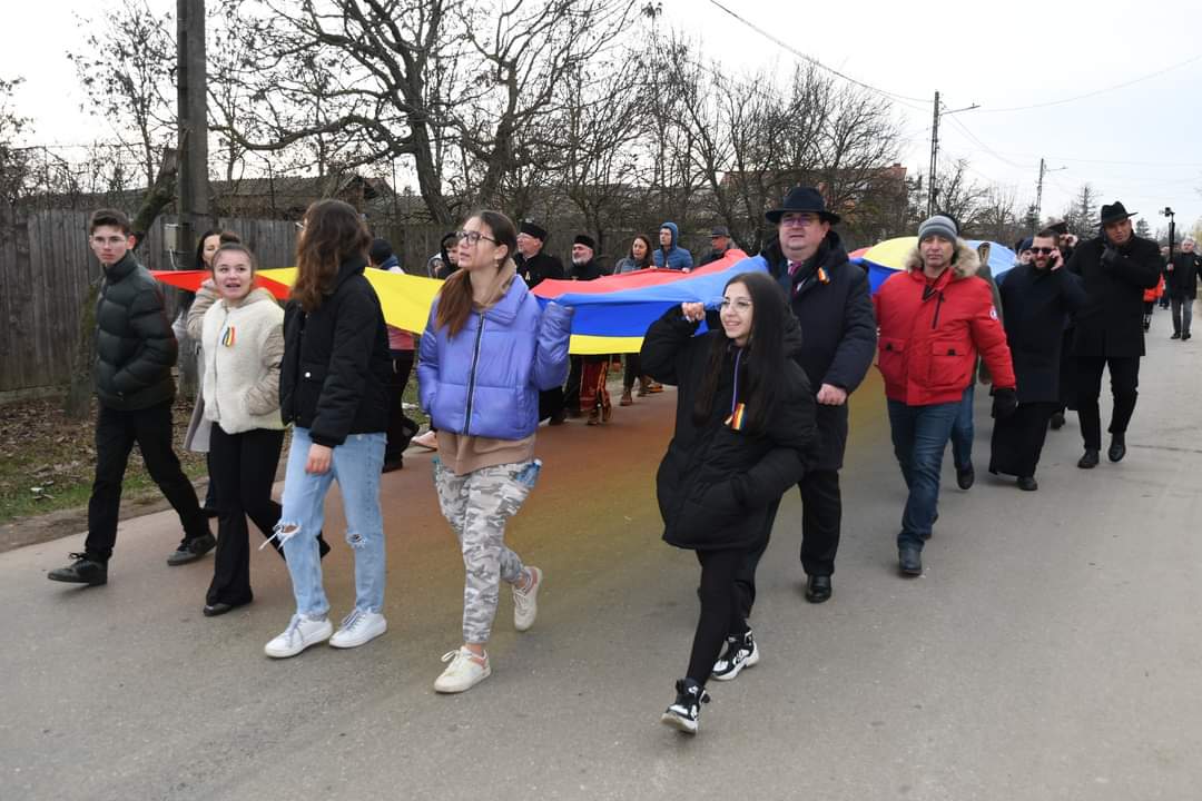 Răcărenii nu-și uită eroii: Comemorarea Eroului martir, sublocotenent Barbu Petre Marian, fost parașutist în Armata Română la Boteni