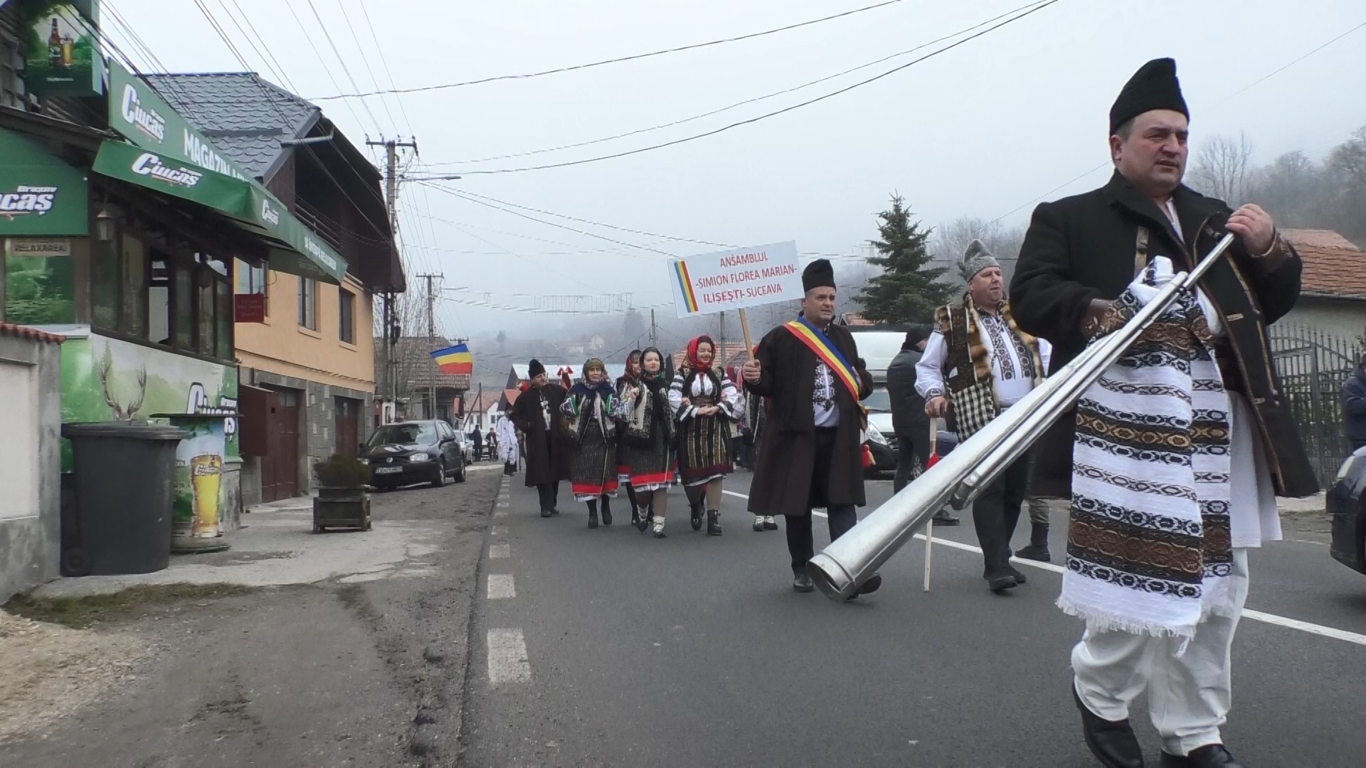Festivalul Colindelor în comuna Moroeni: Cete de colindători au reaprins magia datinilor și obiceiurilor de iarnă. VIDEO
