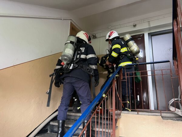 Incendiu de apartament într-un bloc de pe strada Ionel Fernic din Târgoviște