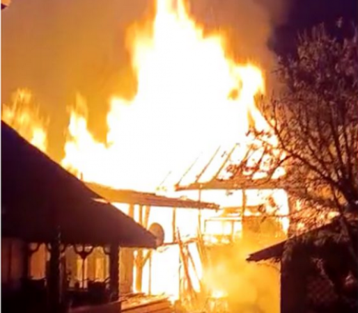 TRAGEDIE : Un incendiu puternic la o pensiune din Prahova unde erau zeci de turiști. A fost activat Planul Roşu de intervenţie