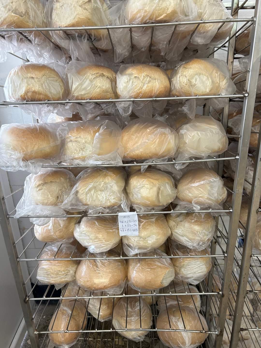 Spiritul sărbătorilor: Persoanele private de libertate din Penitenciarul Mioveni și-au donat rația de pâine pe o zi, poate nu este mult ce au făcut dar trebuie apreciat.