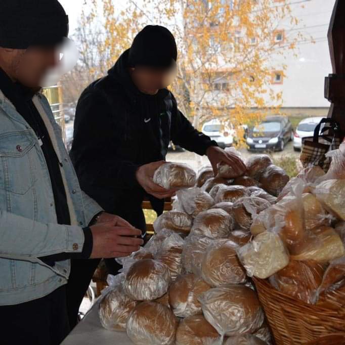 Spiritul sărbătorilor: Persoanele private de libertate din Penitenciarul Mioveni și-au donat rația de pâine pe o zi, poate nu este mult ce au făcut dar trebuie apreciat.