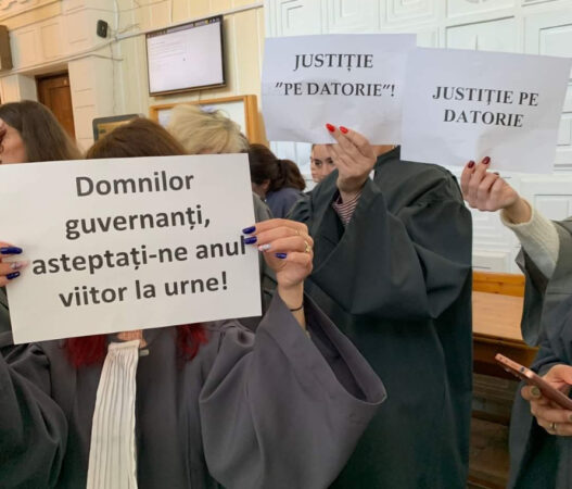 Grefierii au declanșat PROTESTE spontane concretizate în întreruperea activității cu publicul și suspendarea ședințelor de judecată