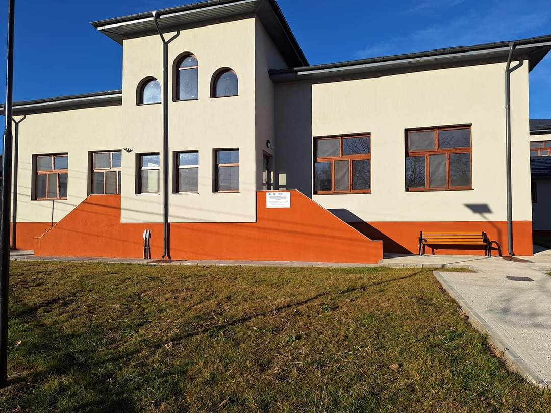 Noua Școală Gimnazială Malu cu Flori a fost finalizată, administrația locală parcurge procedura de obținere autorizațiilor de funcționare, edilul comunei