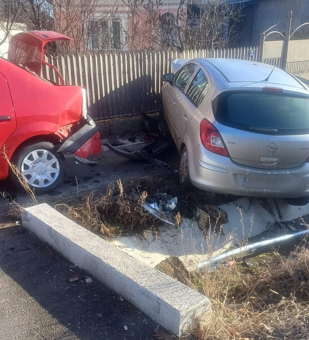 Accident pe DN 1A, în localitatea Bujoreanca, din primele date se pare că sunt implicate două autoturisme.