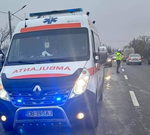 A pierdut controlul asupra direcției de deplasare și a intrat în coliziune cu un autoturism staționat, în jurul orei 14:50