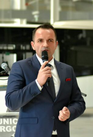 Municipiul Târgoviște reușește să se dezvolte atrăgând masiv fonduri europene și derulând majoritatea investițiilor cu bani nerambursabili Municipiul Târgoviște reușește să se dezvolte atrăgând masiv fonduri europene și derulând majoritatea investițiilor cu bani nerambursabili.