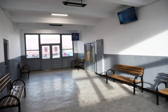 Gara Ghergani a trecut printr-un proces de reabilitare Gara Ghergani a trecut printr-un proces de reabilitare iar administrația locală de la Răcari și-a dat tot interesul ca noul spațiu sa asigure călătorilor condiții decente.