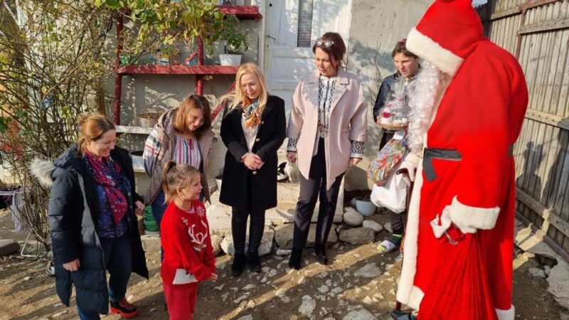 Femeile social-democrate au fost spiridușii lui Moș Crăciun