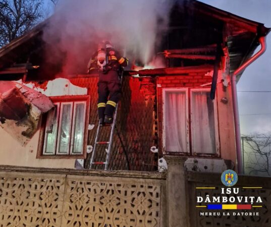 Incendiu violent în localitatea Râul Alb de Jos Incendiu produs la o casă în localitatea Râul Alb de Jos, Garda de Intervenție Voinești a intervenit cu două autospeciale de stingere cu apă și spumă