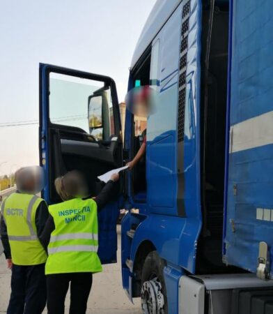 Amplă acțiune de control în rândul operatorilor de transport alternativ, desfășurată de ITM Dâmbovița Amplă acțiune de control în rândul operatorilor de transport alternativ, desfășurată de ITM Dâmbovița.