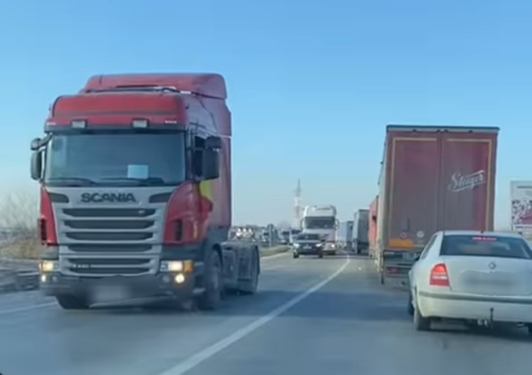 Protestele fermierilor paralizează traficul în mai multe zone din țară, Centrul INFOTRAFIC din Inspectoratul General al Poliției Române informează 