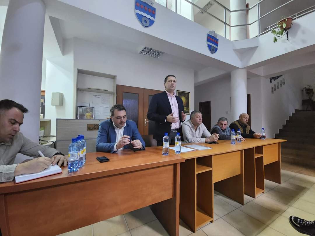 PSD Pietrari are un președinte interimar, Mihai Istrate, care este  vicepreședinte al PSD Dâmbovița și consilier județean.