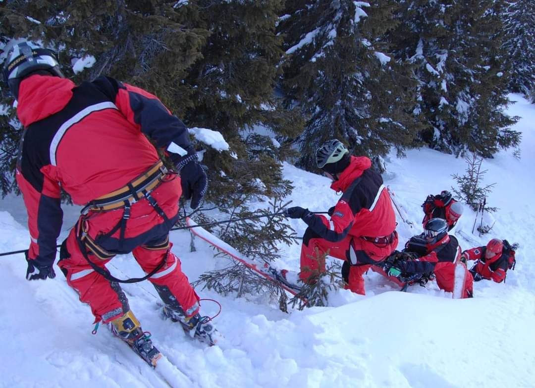 Serviciul Salvamont se confruntă cu un număr foarte mare apeluri prin care se solicită intervenția de urgență a salvamontiștilor