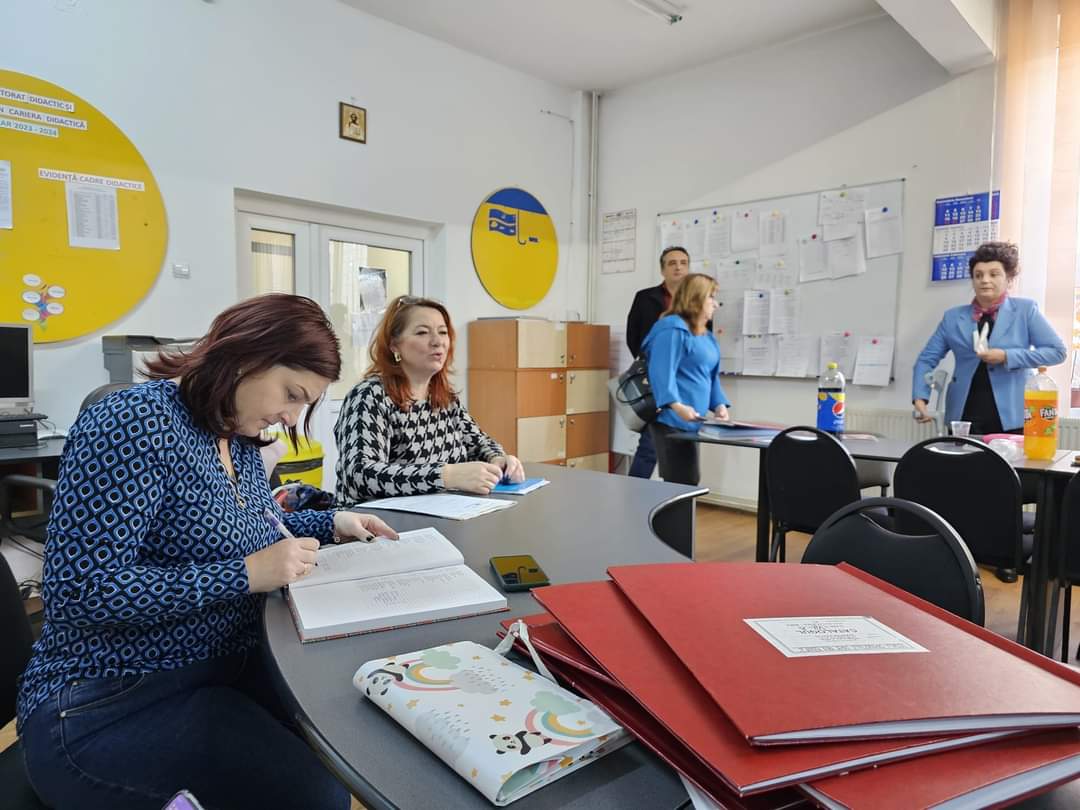Cadrele didactice din județul Dâmbovița instruite  tema 