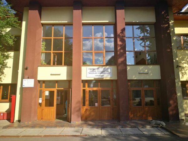 Primăria Târgoviște, doua societăți comerciale și Liceul Tehnologic "Nicolae Ciorănescu" au  semnat două contracte privind formarea