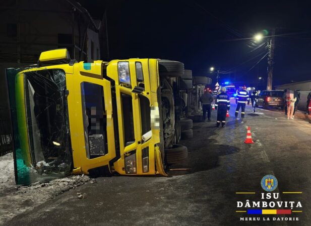 A pierdut controlul asupra direcției de deplasare și s-a răsturnat cu tirul pe DN 71 A pierdut controlul asupra direcției de deplasare și s-a răsturnat cu tirul pe DN 71, seara trecută polițiștii din cadrul Poliției Orașului Fieni