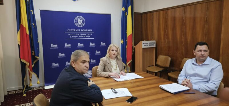 Prefectul județului Dâmbovița Claudia Gilia a prezidat ieri, ședința Grupului de Lucru Mixt,pe ordinea de zi: măsuri pentru prevenirea și combaterea discriminării cetățenilor români de etnie romă la nivelul județului Dâmbovița