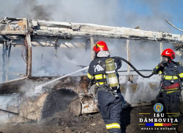 Incendiu produs la un autobuz dezafectat în comuna Ulmi, sat Colanu Incendiu produs la un autobuz dezafectat în comuna Ulmi, sat Colanu, a intervenit Detașamentul de Pompieri Târgoviște cu două autospeciale de stingere cu apă și spumă.