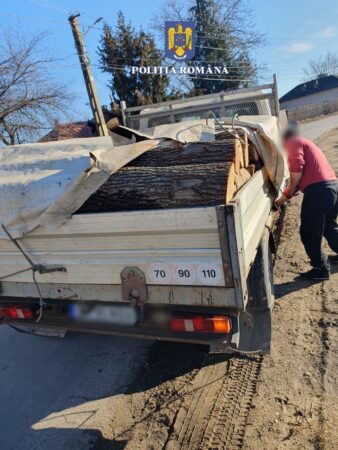 Controale pentru verificarea legalității transportului de material lemnos în județul Dâmbovița Controale pentru verificarea legalității transportului de material lemnos în județul Dâmbovița, la data de 3 februarie a.c.,