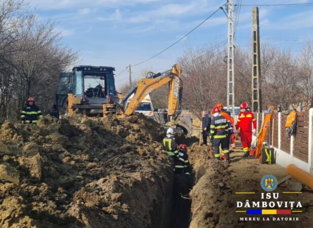 Un bărbat şi-a văzut moartea cu ochii,după ce un mal de pământ s-a surpat peste el