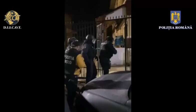 Opt percheziții în județul Dâmbovița. VIDEO Opt percheziții în județul Dâmbovița, în urma activităților desfășurate, la data de 29 septembrie 2023, de către polițiștii Direcției de Combatere a Criminalității Organizate