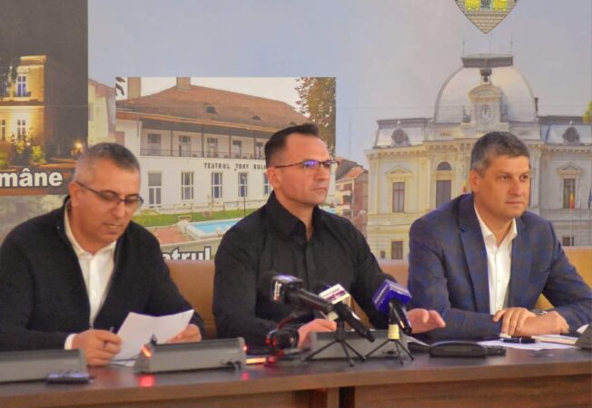 Municipiul Târgoviște va avea 95% din energia electrică necesară funcționării instituțiilor asigurată de un parc fotovoltaic propriu Municipiul Târgoviște va avea 95% din energia electrică necesară funcționării instituțiilor asigurată de un parc fotovoltaic propriu, pe o suprafață de 50.000 mp.