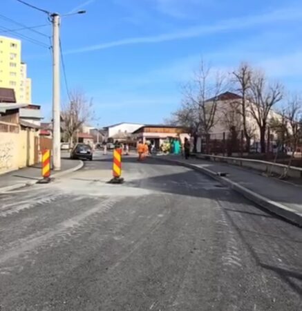Vremea bună a permis reluarea lucrărilor de asfaltare în municipiul Târgoviște Vremea bună a permis reluarea lucrărilor de asfaltare în municipiul Târgoviște , străzile Ana Ipătescu, Mihai Eminescu