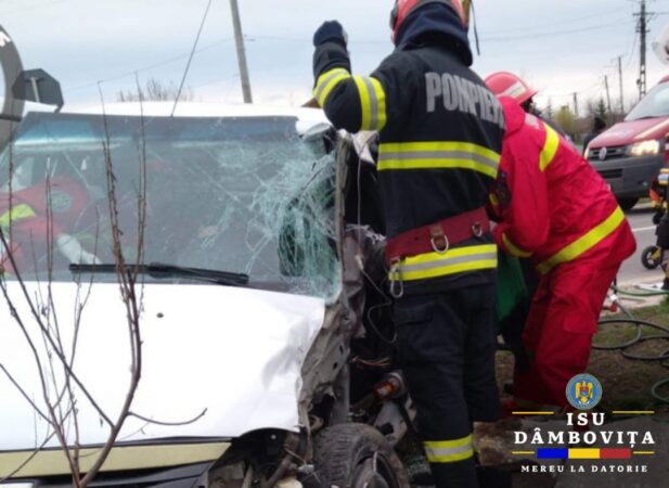 S-a izbit cu mașina de un stâlp pe DJ 101B - comuna Butimanu, patru persoane rănite , din primele date, un tânăr de 20 de ani