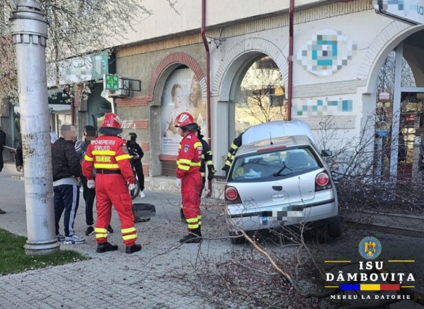 A pierdut controlul mașinii și  s-a izbit de un zid, astăzi, polițiștii din cadrul Poliției Municipiului Târgoviște au fost sesizați