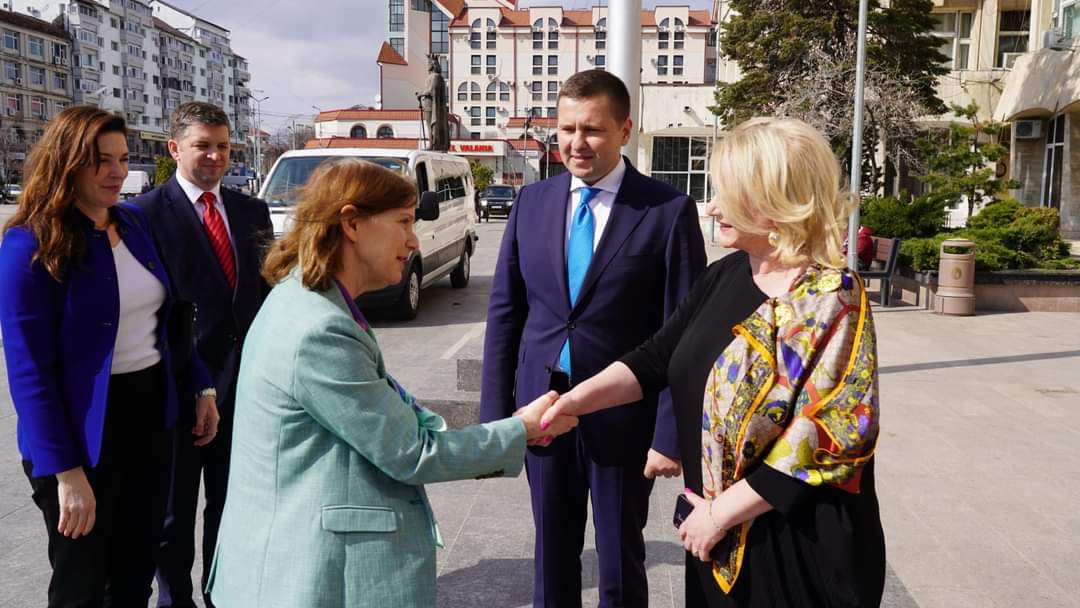 Excelența Sa, Ambasadorul Extraordinar și Plenipotențiar al Statelor Unite ale Americii în România,  Kathleen Ann Kavalec a vizitat județul Dâmbovița.