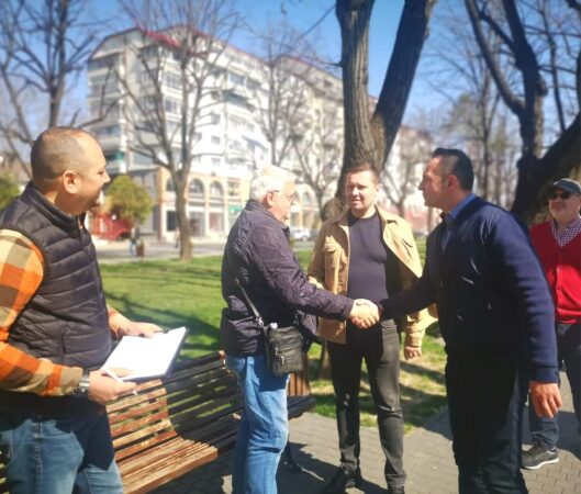 PSD Dâmbovița a început campania de strângere de semnături pentru depunerea candidaturilor la alegerile locale și europarlamentare PSD Dâmbovița a început campania de strângere de semnături pentru depunerea candidaturilor de primar și Consiliul Local