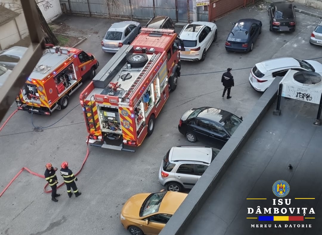 Incendiu la un apartament situat în municipiul Târgoviște, pe Bulevardul Mircea Cel Bătrân, luni seară, în jurul orei 17:35 au fost solicitați să intervină. 
