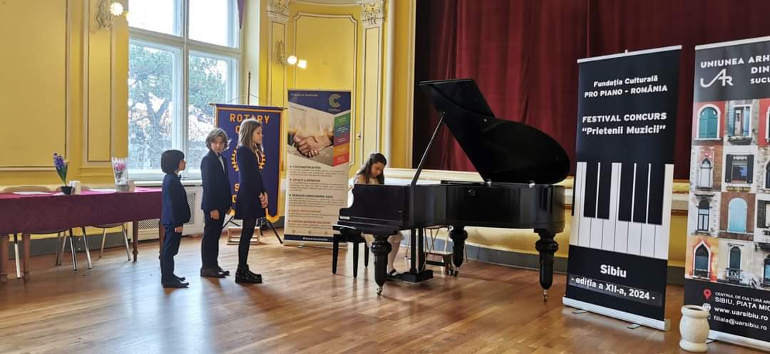 Județul Dâmbovița reprezentat cu succes la Concursul Național de pian Pro Piano „Prietenii Muzicii”, în perioada 8-10 martie, la Sibiu, unde au participat 110 concurenți din toată țara.