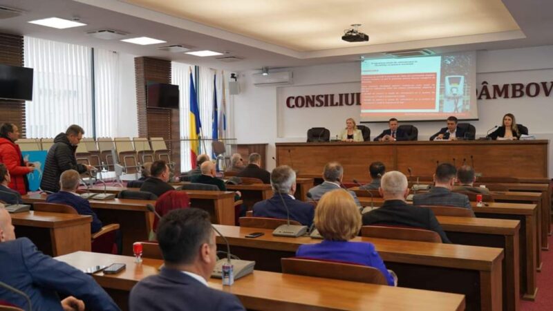Județul Dâmbovița este primul din țară unde s-au semnat contractele de finanțare pentru amenajarea de stații de încărcare auto și piste de biciclete Județul Dâmbovița este primul din țară unde s-au semnat contractele de finanțare pentru amenajarea de stații de încărcare auto și piste de biciclete.