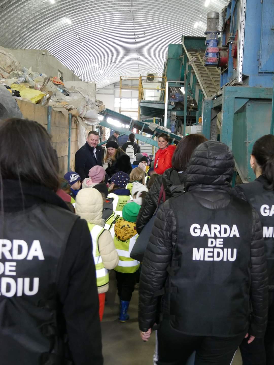 12 martie ,  Ziua Gărzii Naţionale de Mediu , din anul 2007, pentru a marca această zi festivă, comisarii Gărzii Naționale